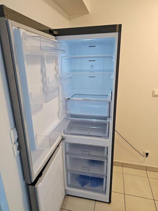 Flat Apartment *